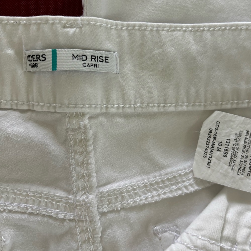 Riders by Lee- Mid-Rise Capri-White-Ladies Size -10M With pockets.Like new. - Picture 4 of 5